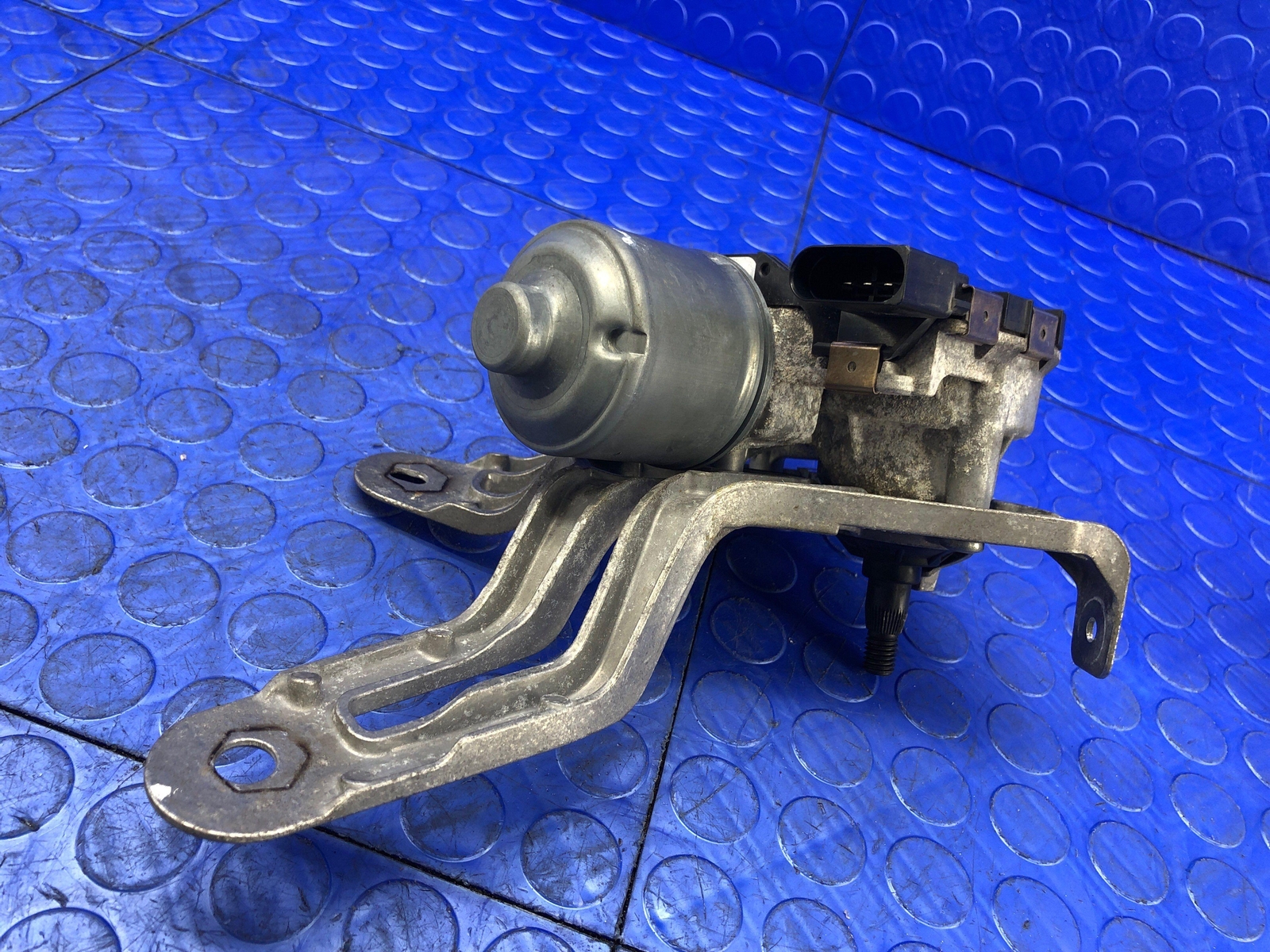 2014 2015 2016 2017 2018 2019 BMW I8 OEM FRONT RIGHT WINDSHIELD WIPER MOTOR
