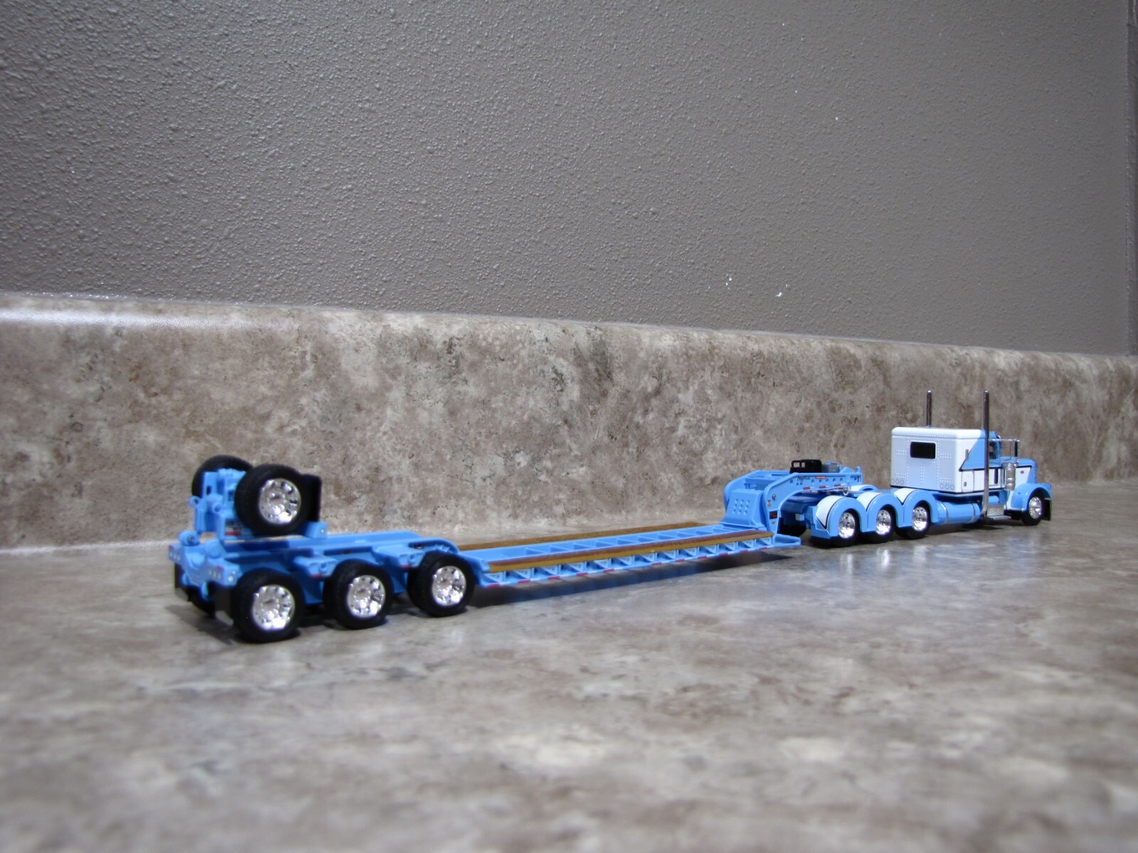 DCP 1/64 Baby Blue White Tri-Axle Peterbilt 389 Fontaine Lowboy Trailer 60-1972