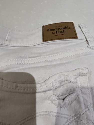 ABERCROMBIE & FITCH WOMENS SIZE 2 WHITE DISTRESSED DENIM SHORTS - Picture 4 of 5