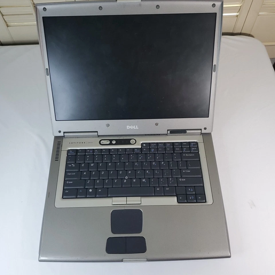 Laptop Dell Latitude D800 Intel Pentium M 1,60 GHz 256 MB de RAM para piezas o reparación Foto 4 de 4