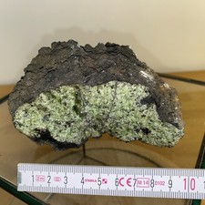 Olivin in Basalt. Lanzarote, Kanarische Inseln Heilstein Rohstein 1050g