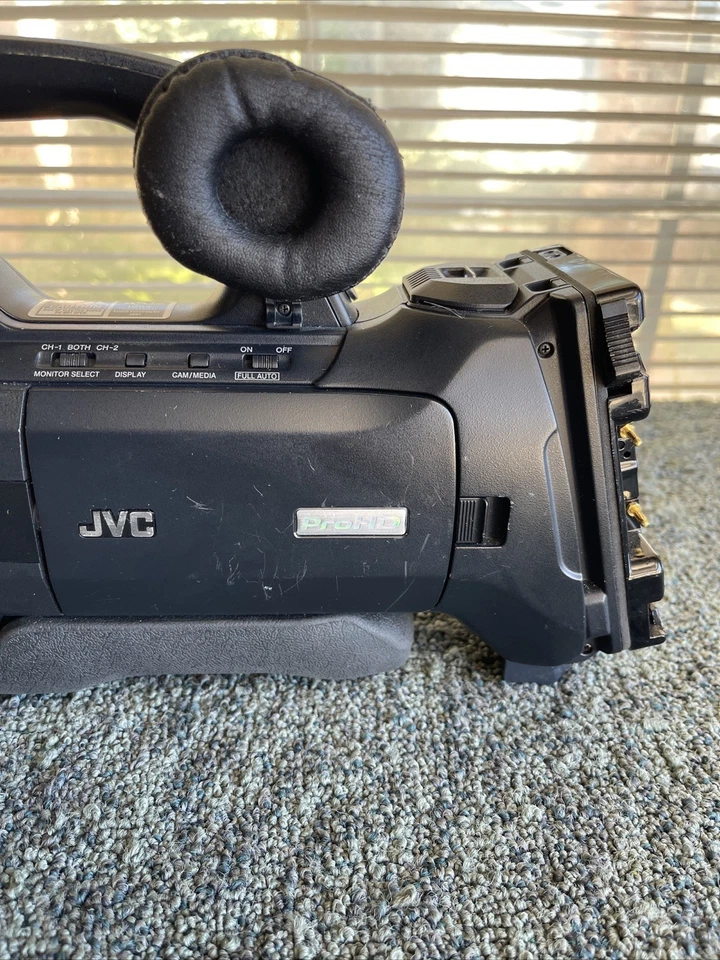 JVC GY-HM750U Camcorder Body Pro HD Solid State HM750 Camera - FREE SHIPPING - Image 3 of 4