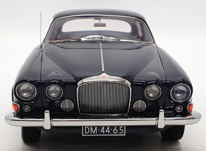 Modelos a escala Neo NEO18235 - 1961 Jaguar MK X - azul oscuro Foto 4 de 4