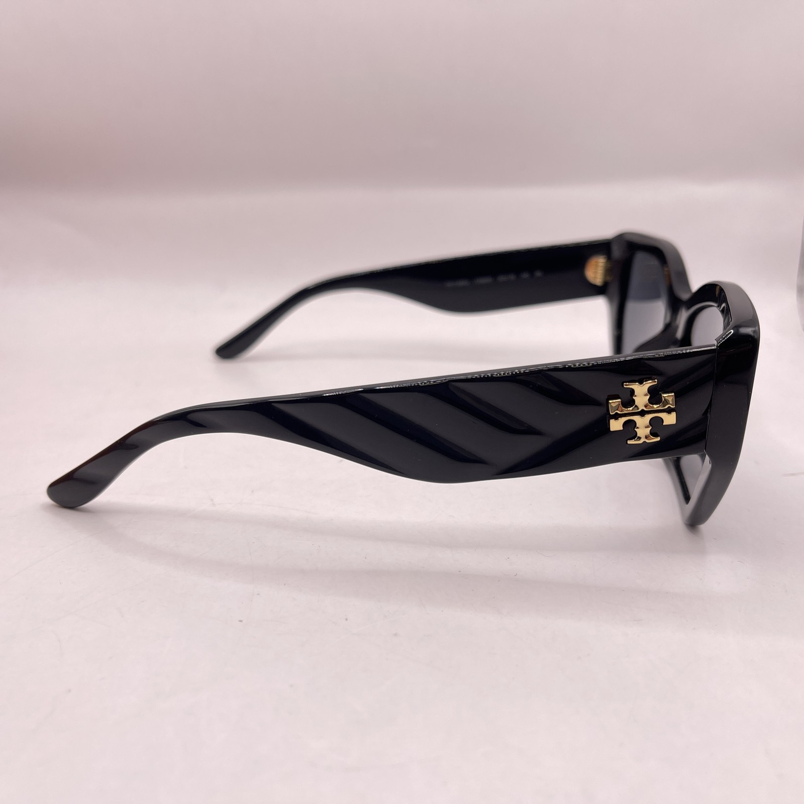 Tory Burch Womens Thick Geometric Cat Eye Sunglasses TY7187U Black Pre-Owned thumbnail 12