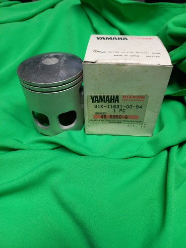 ORIGINAL YAMAHA RD 350 LC ORIGINAL STANDARD PISTON NEW - Picture 1 of 6
