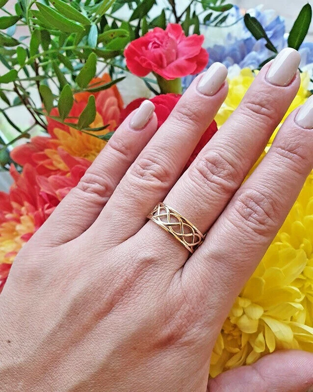 Ladies 9ct 2024 gold thumb ring
