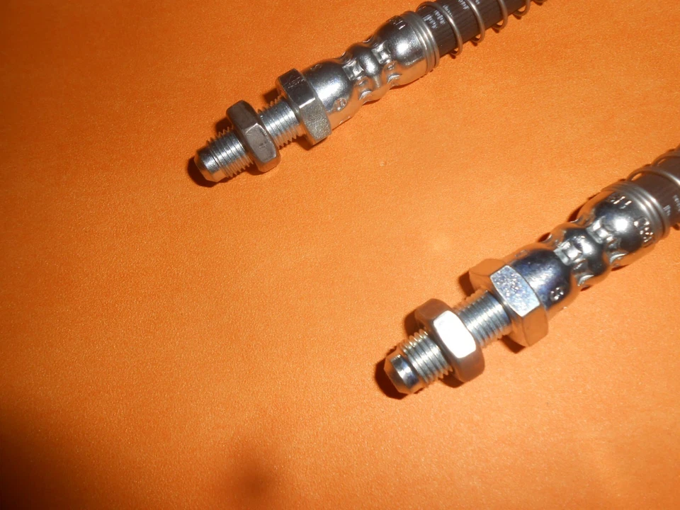 Par de mangueras de freno TRIUMPH TR4A (1965-1967) con blindaje delantero + tuercas de bloqueo Foto 2 de 3