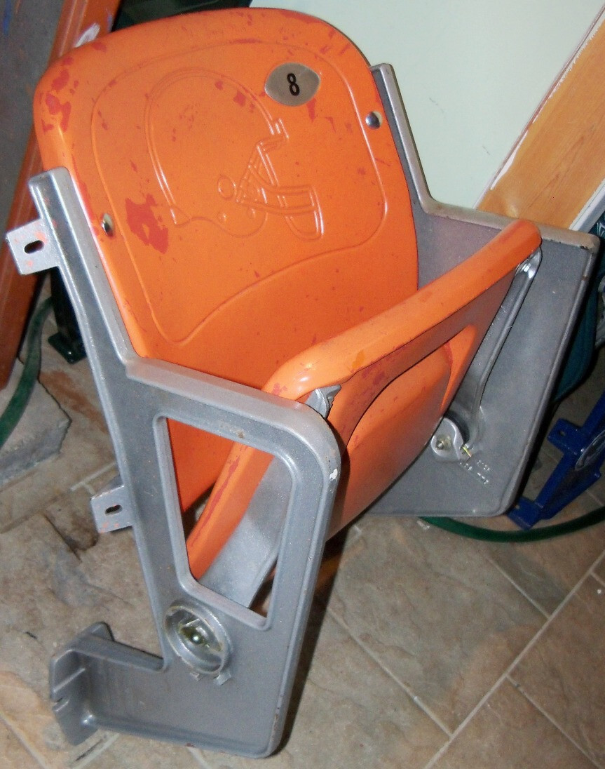 🏈 CLEVELAND BROWNS STADIUM LOGO SEAT FirstEnergy Dog Pound Kosar Brown