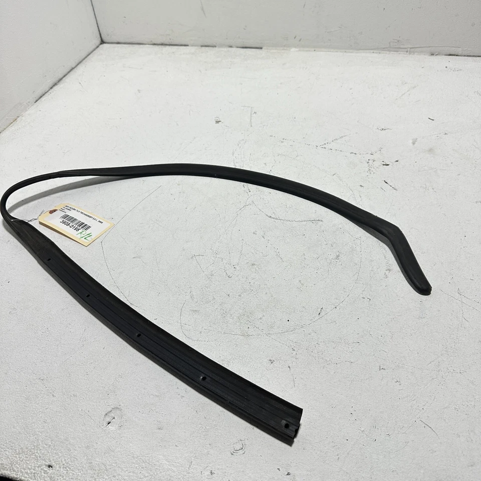 Sello inferior para puerta trasera izquierda Acura TLX 2021-2023 OEM Foto 2 de 4