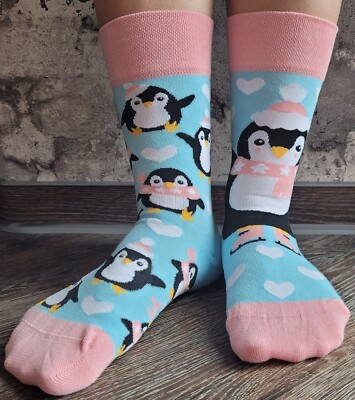 DEDOLES ~ Lustige Mismatch Socken ~ EISLAUFENDER PINGUIN ~ 35-38, 39-42, 43-46