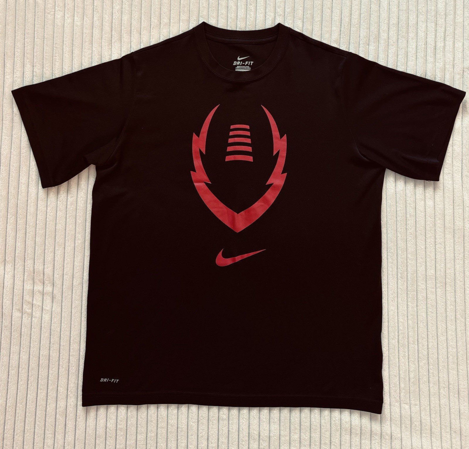 Nike Boys Size Xl Dri Fit Black With Red Football Short Sleeve Shirt