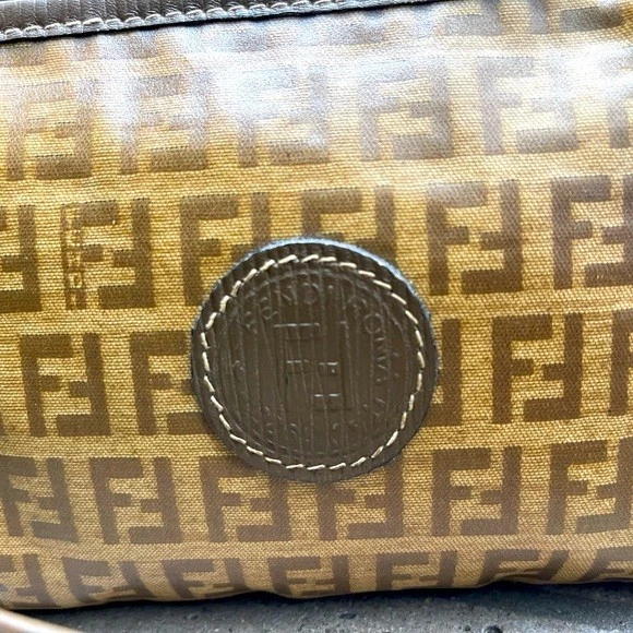FENDI 复古 FF Zucca 小号 Monogram 涂层皮革斜挎包 带真品证明 — 第 2/4 张图片