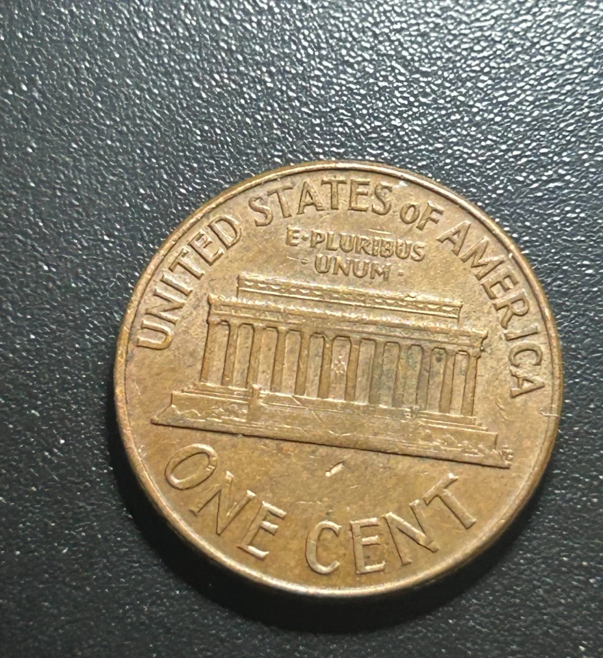 1961 sin como nuevo, errores de estampado de centavos “L” y en Dios confiamos en el borde. Foto 2 de 4