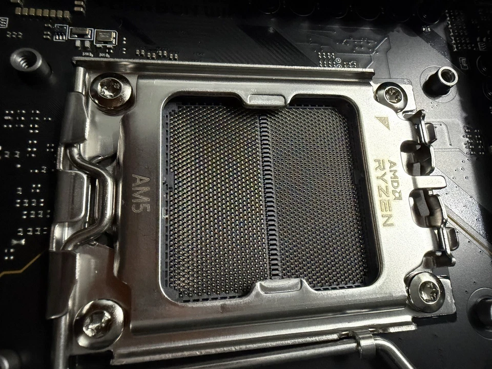 MSI MPG X670E CARBON WiFi AM5 ATX AMD Motherboard - Image 2 of 4