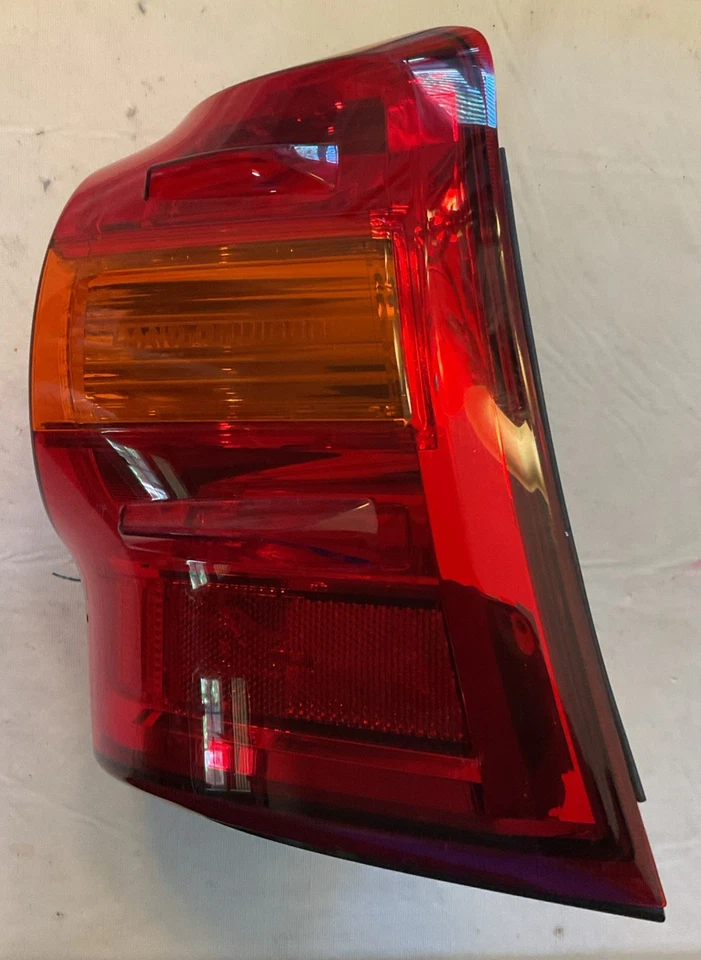 Оригинальный б/у внешний правый задний фонарь для Toyota Land Cruiser 2012–2015 годов выпуска - Изображение 3 из 4