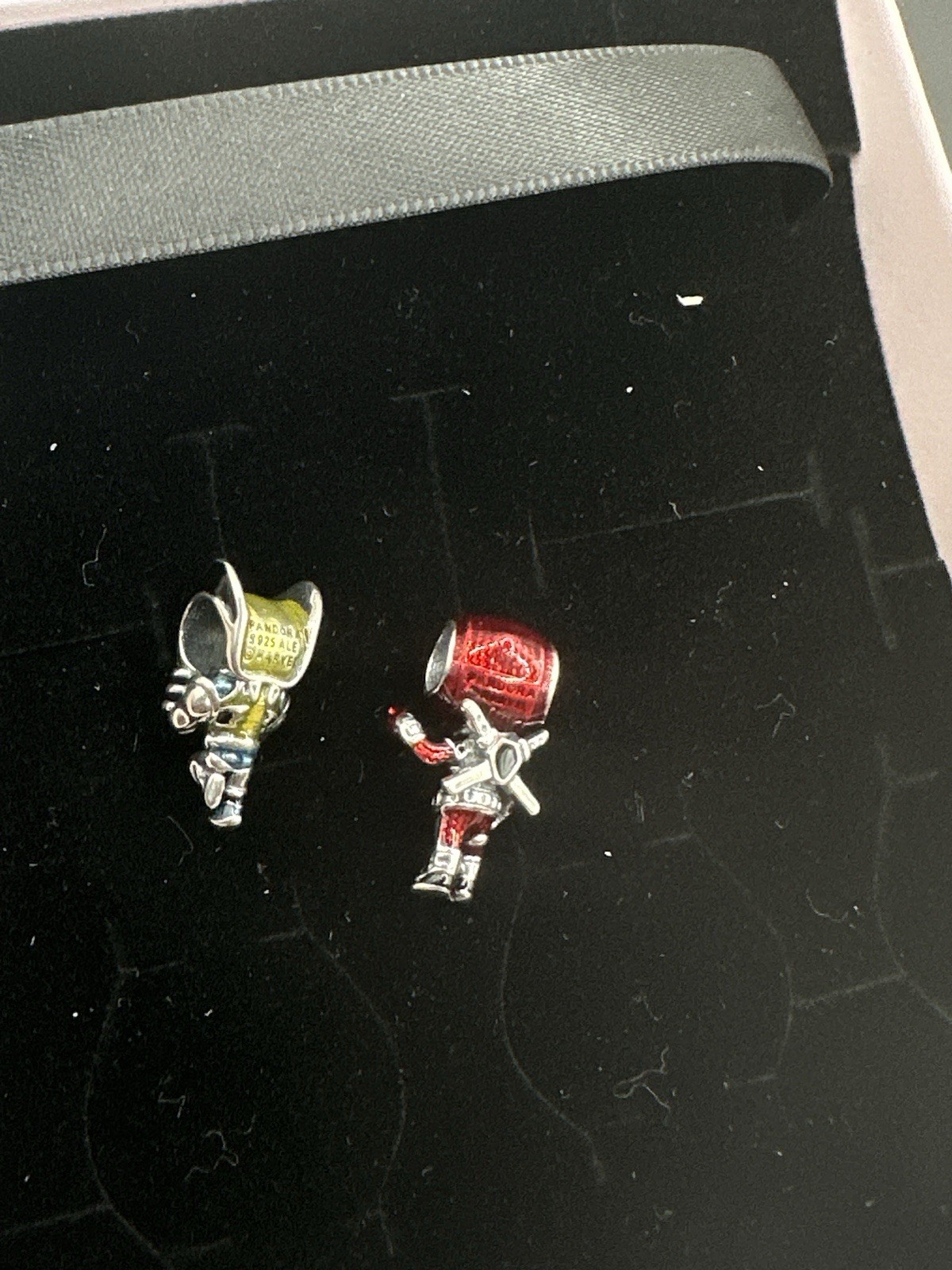 Pre-owned Authentic Marvel Deadpool and Wolverine… - image 5