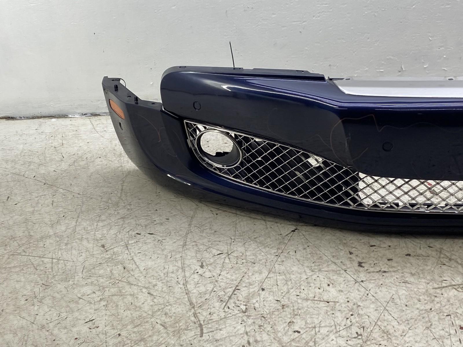 2010-2016 BENTLEY MULSANNE FRONT BUMPER COVER FOG LIGHT W/O RADAR SENSORS