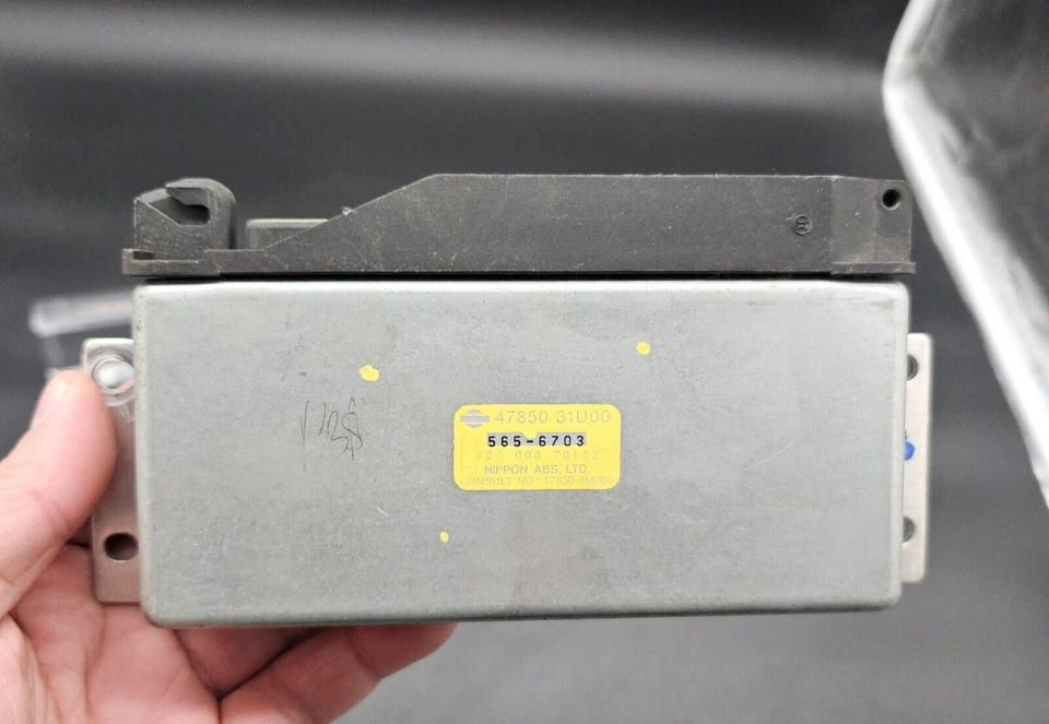 Módulo de unidad de control ABS 1995-1997 Infiniti 130 y Nissan Máxima OEM 47850-31U00 Foto 2 de 4