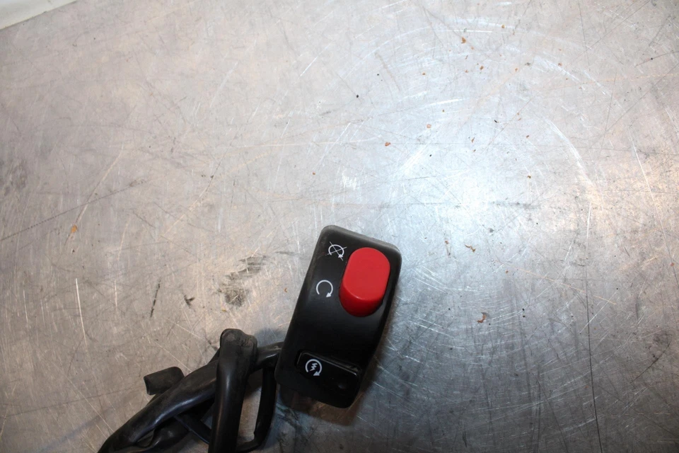 Triumph Daytona 675 2006 triple clip derecho en mango interruptor de arranque de apagado BB434 Foto 2 de 4