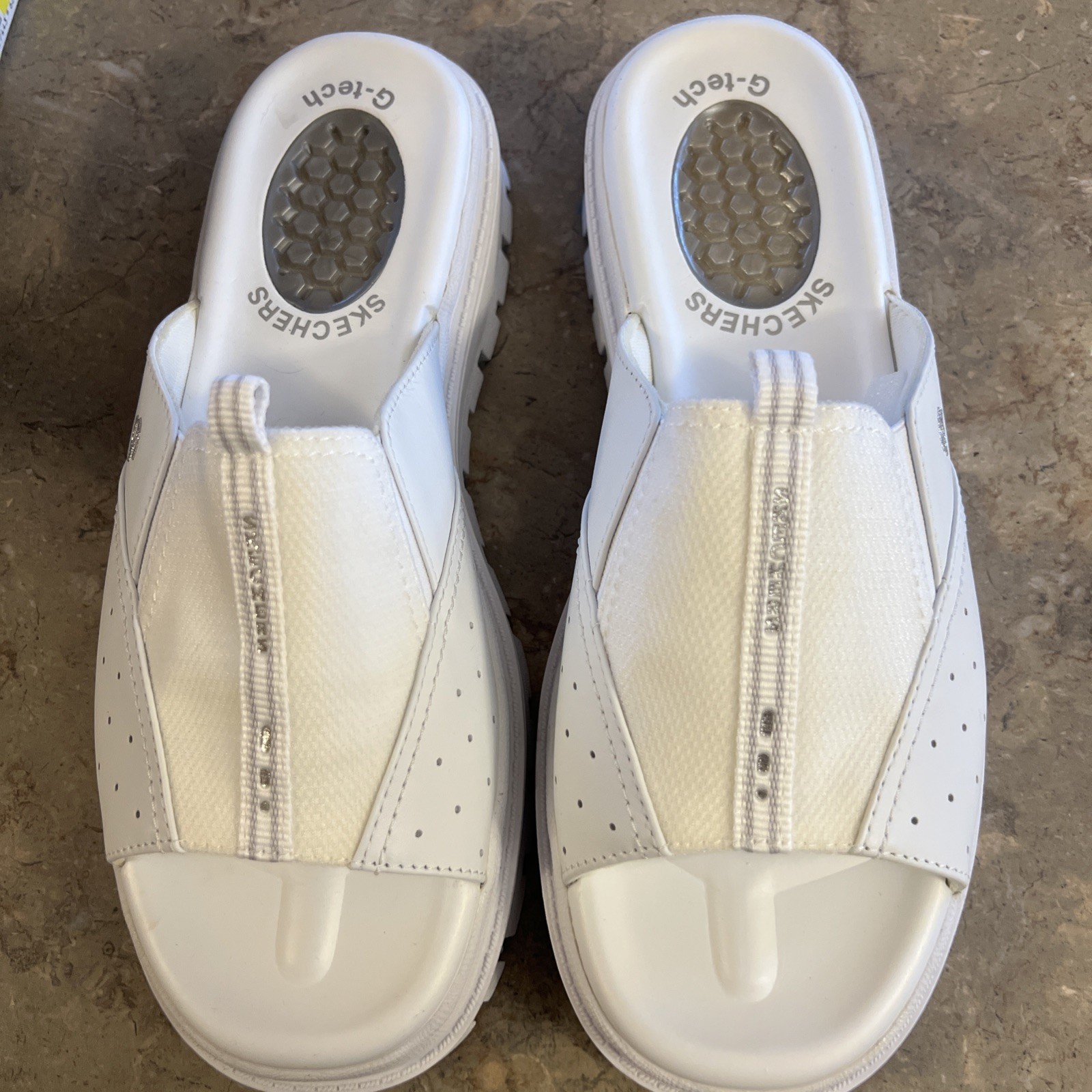 Women's Skechers Slipper White Silver Size 11 M