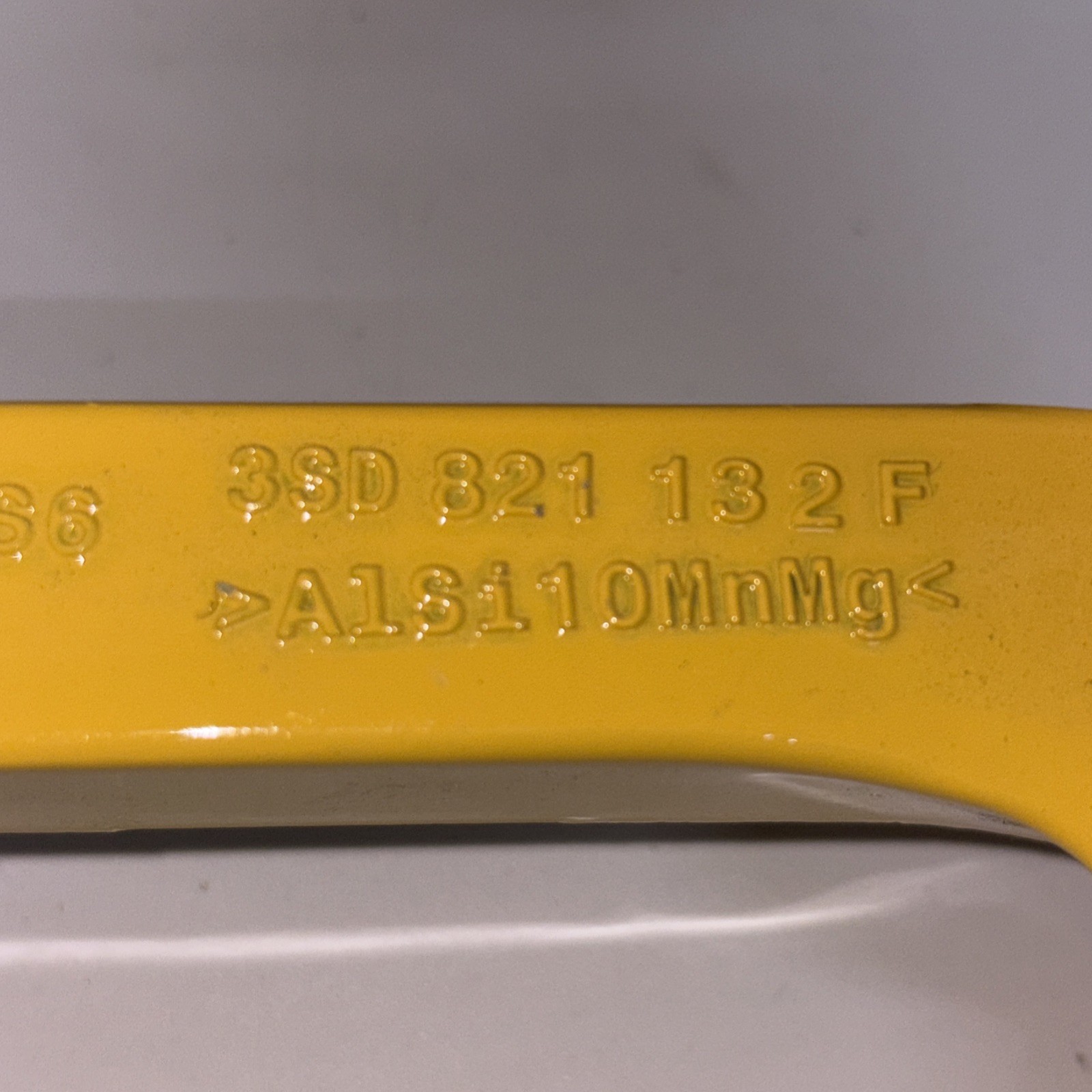 Bentley 3SD 821 132 F Bracket. Oem #3207
