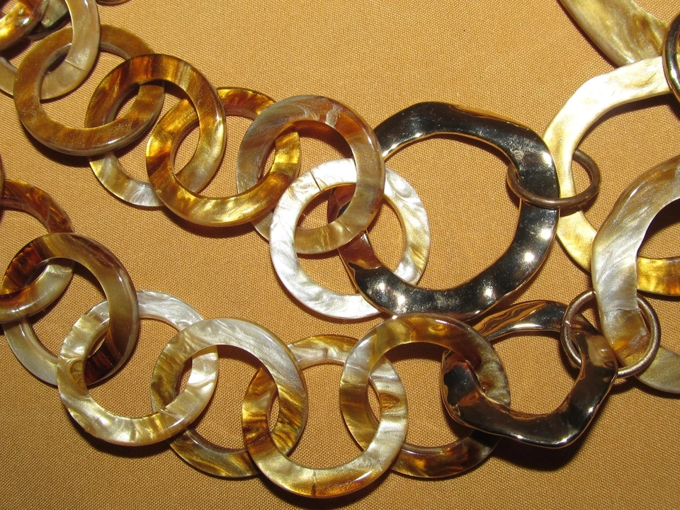 Ancienne ceinture femme vintage années 70 plastique et métal doré seventies N°1 - Photo 4/4