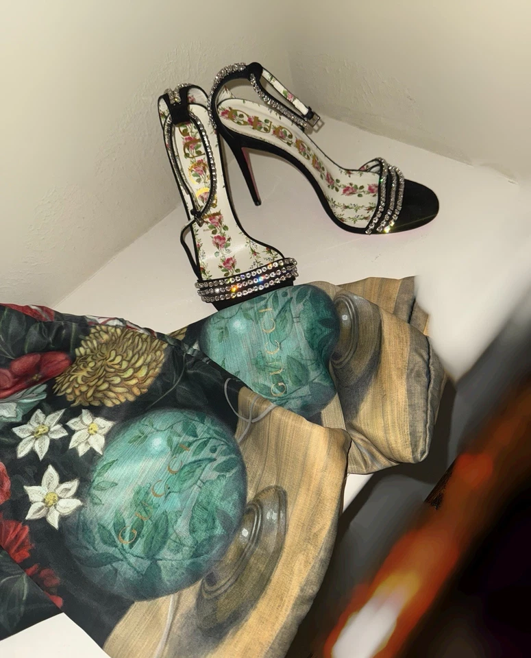 Gucci черная замша кристалл украшенный лодыжки ремни цветочный каблуки - Изображение 4 из 4