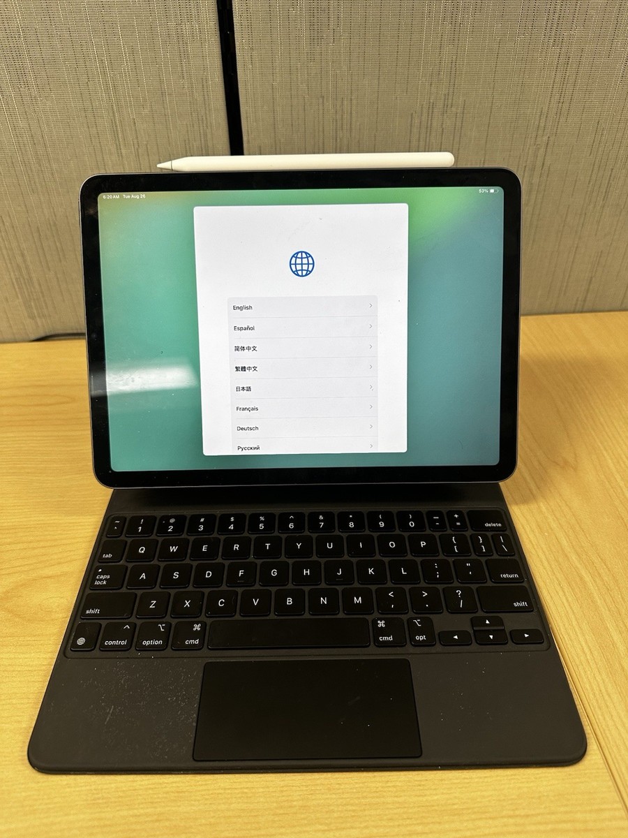 Space Gray Ipad air 5th generation 64gb wifi & Magic Space Gray Ipad air 5th generation 64gb wifi & Magic