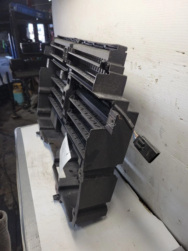 Obturador de aire activo para GMC Canyon 1688354 15-22 Foto 3 de 4