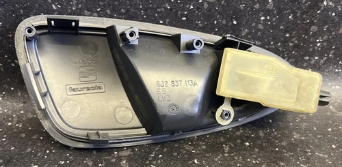 Manija puerta izquierda pasajero Seat Ibiza 6J2837113A (101) - Imagen 4 de 5