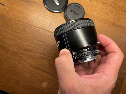 *Almost Mint w/ HN-23 Hood* Nikon AF Nikkor 85mm F/1.8 Portrait Lens From Japan - Picture 3 of 15