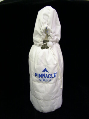 NEW PINNACLE VODKA WHITE INSULATED HOODED PUFFER BOTTLE VEST / KOOZIE BAR ITEM