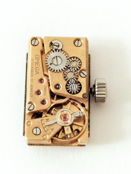 Vintage Omega 730 Baguette Wristwatch movement     (R-1113)