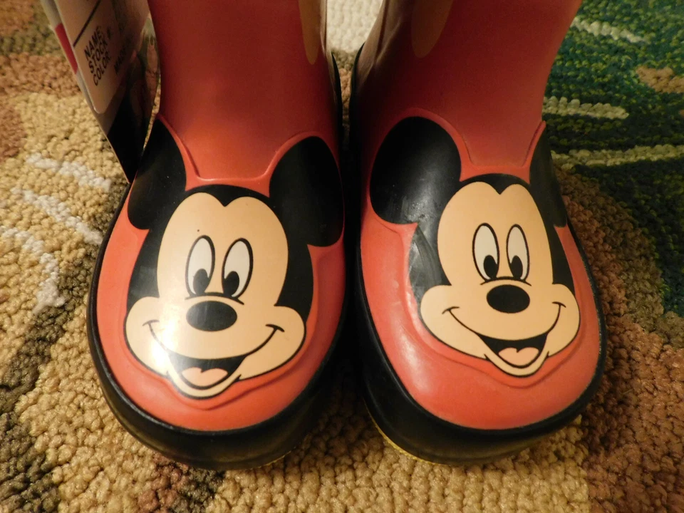 Disney Niño Pequeño Nuevas ADORABLES Botas de Lluvia Mickey Mouse Pull on Goma Negro Rojo 5 Foto 4 de 4
