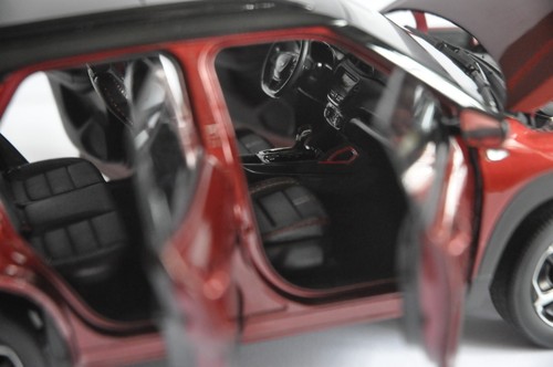SAIC GM Chevrolet Trailblazer RS 2019 modello SUV in rosso 1/18 - Foto 8 di 8