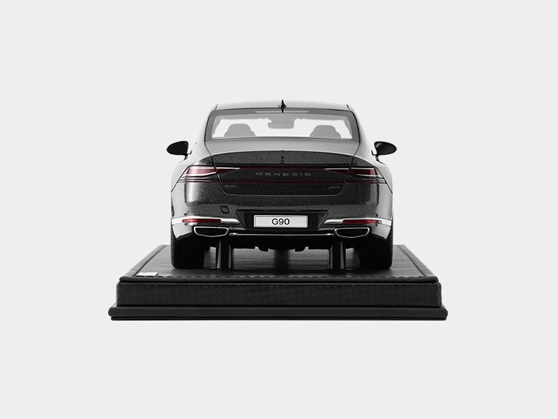 HYUNDAI Genesis G90 LWB 1:18 Scale MR Collection Diecast Model Car
