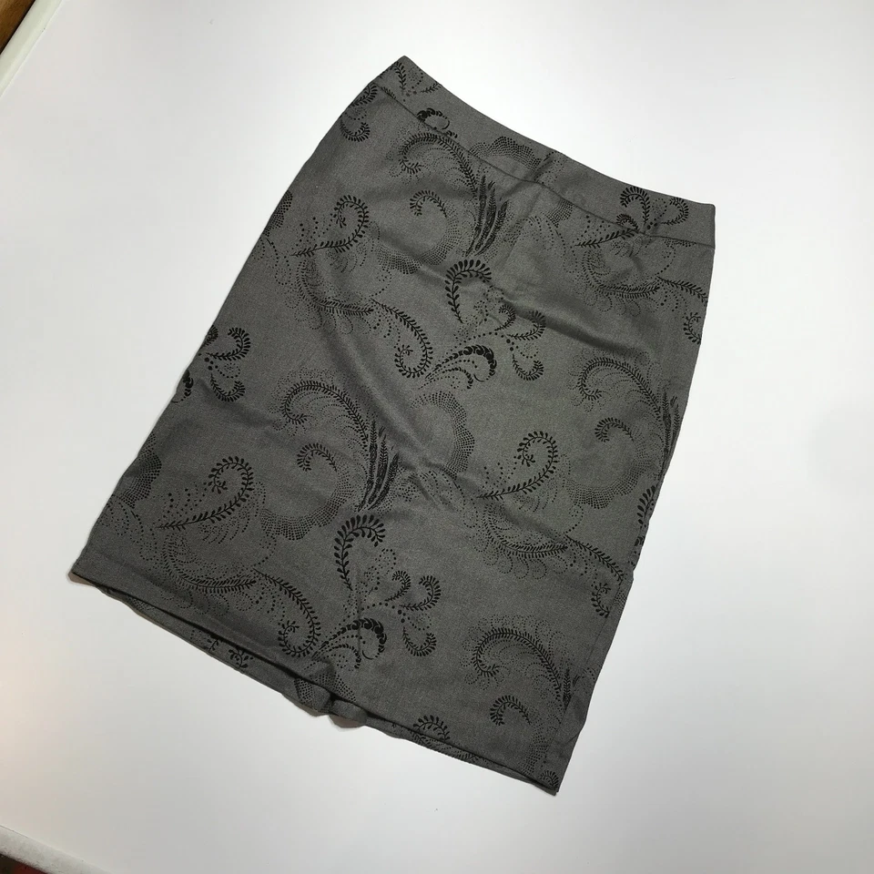 Saia lápis Bob Mackie tamanho 10 ajuste estreito elástico cinza design paisley com zíper - Imagem 2 de 4