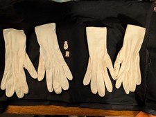 Vintage 1960's Kayser Women  s Ivory Nylon 9" Gloves-Size 7-2 pair
