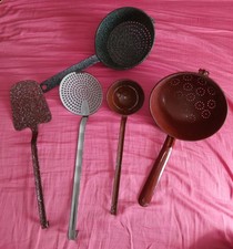 Emaille Küche Konvolut Durchschlagsieb Kelle Bratenwender Dekoration