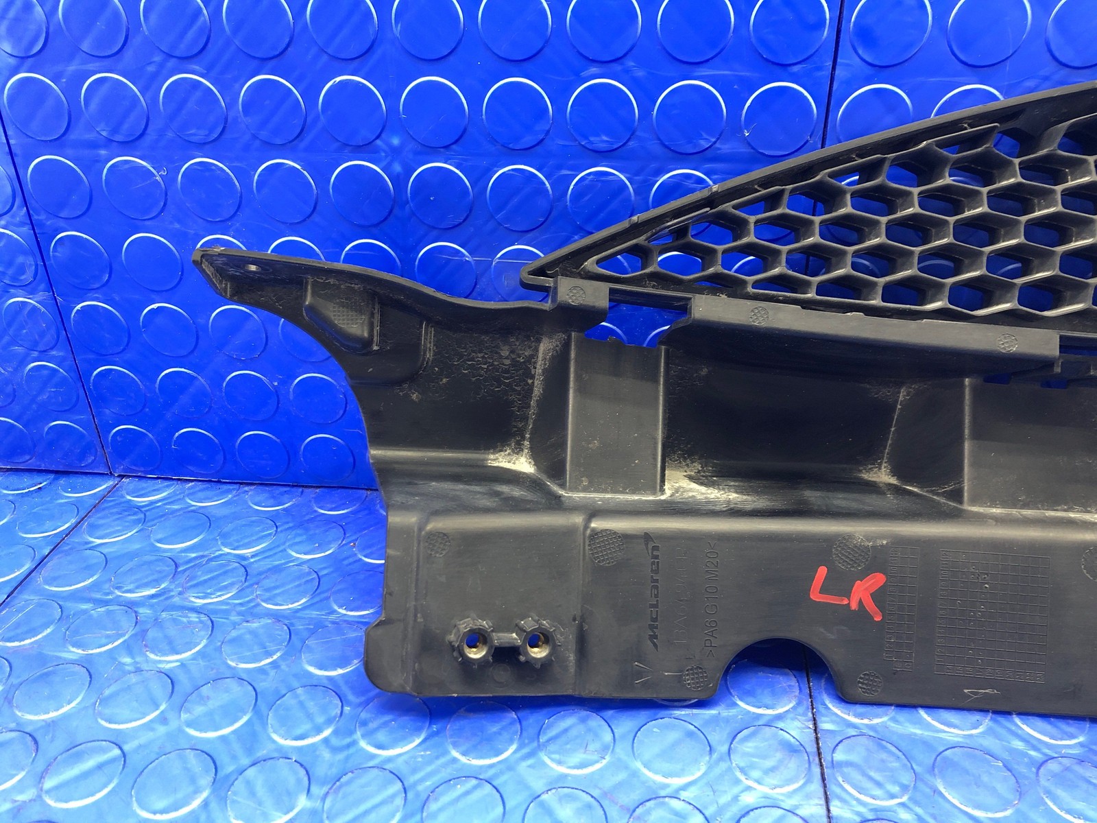 2020-2023 MCLAREN 570S REAR LEFT VENT SUPPORT BRACKET *BROKEN TAB* 13A6494CP