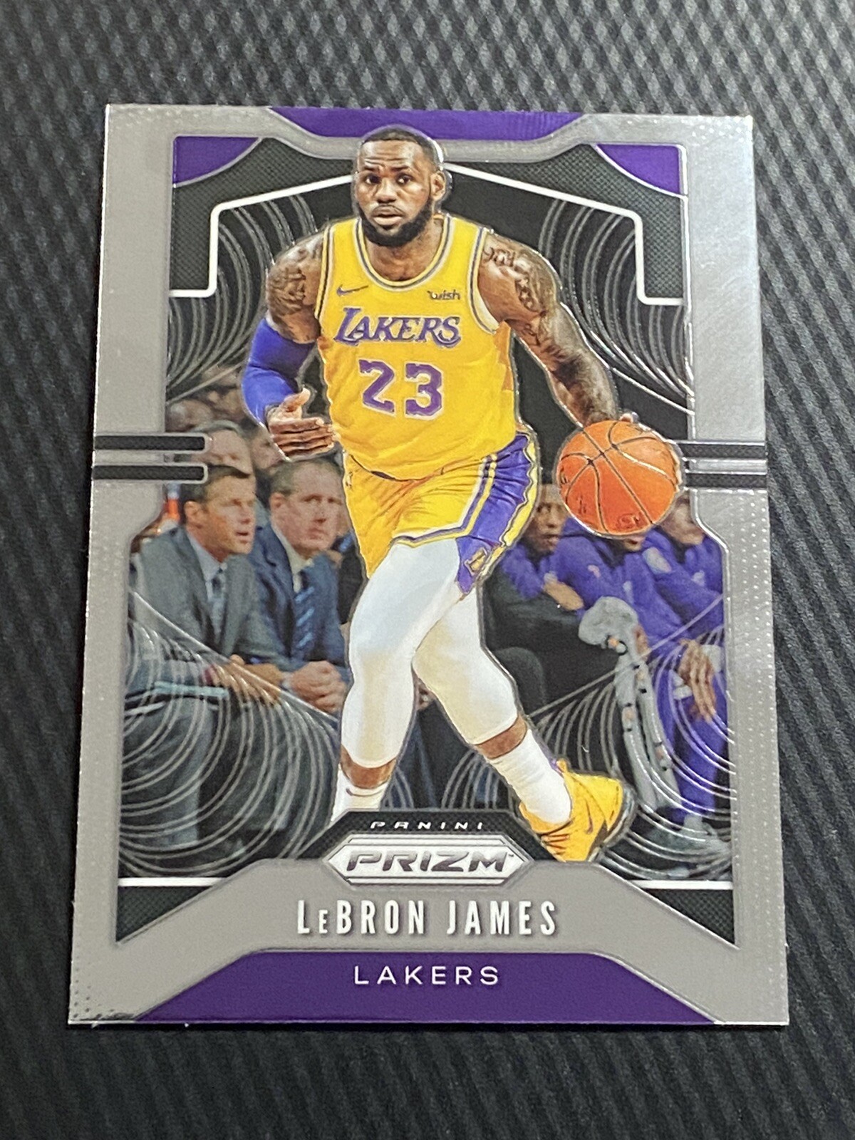 2019-20 Panini Prizm Lebron James Base Card #129 Los Angeles Lakers Centered - B