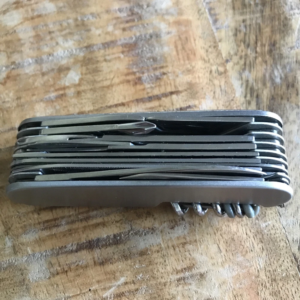 MULTI-TOOL WITH KNIFE AND SCREW DRIVER UTILITY SET MINI TOOLS BASS FISHING