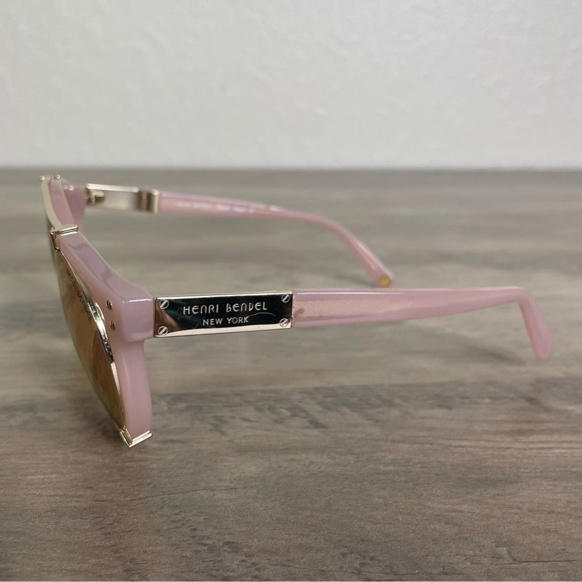 Henri Bendel Maggie Pink Mirrored Aviator Sunglasses & Case  display picture 2