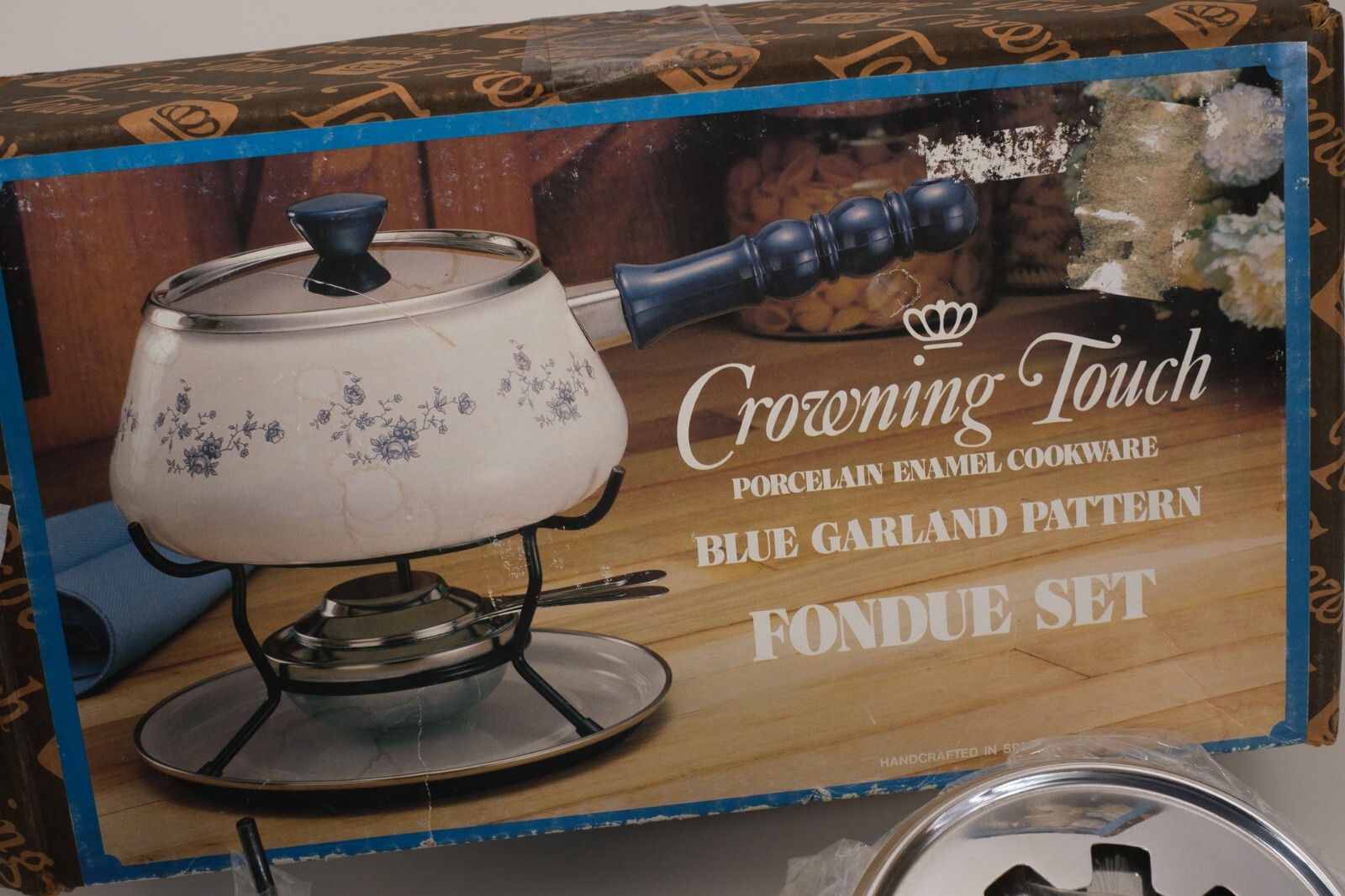 CROWNING TOUCH MCM Fondue Set Porcelain Enamel Cookware Blue Garland NOS
