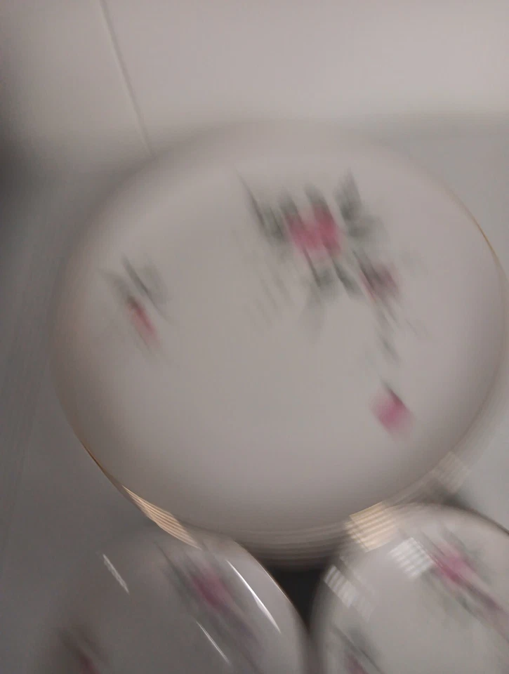 Golden Rose Fine China Japan Dishware Set Of 17 Pieces Dinner Plates And Saucers - Image 4 of 4