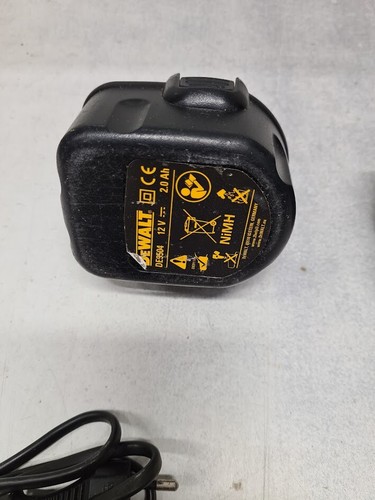 Lot of 4 DeWalt Batteries & Charger - Used, Working, No Packaging - Zdjęcie 13 z 15