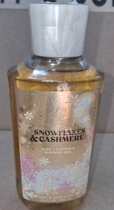 Bath & Body Works Snowflakes & Cashmere Aloe + Vitamin E Shower Gel 10 fl oz