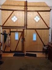 Zweiflügeliges Holz-Flügeltor grün mit Fenstern, Beschlägen, manuell