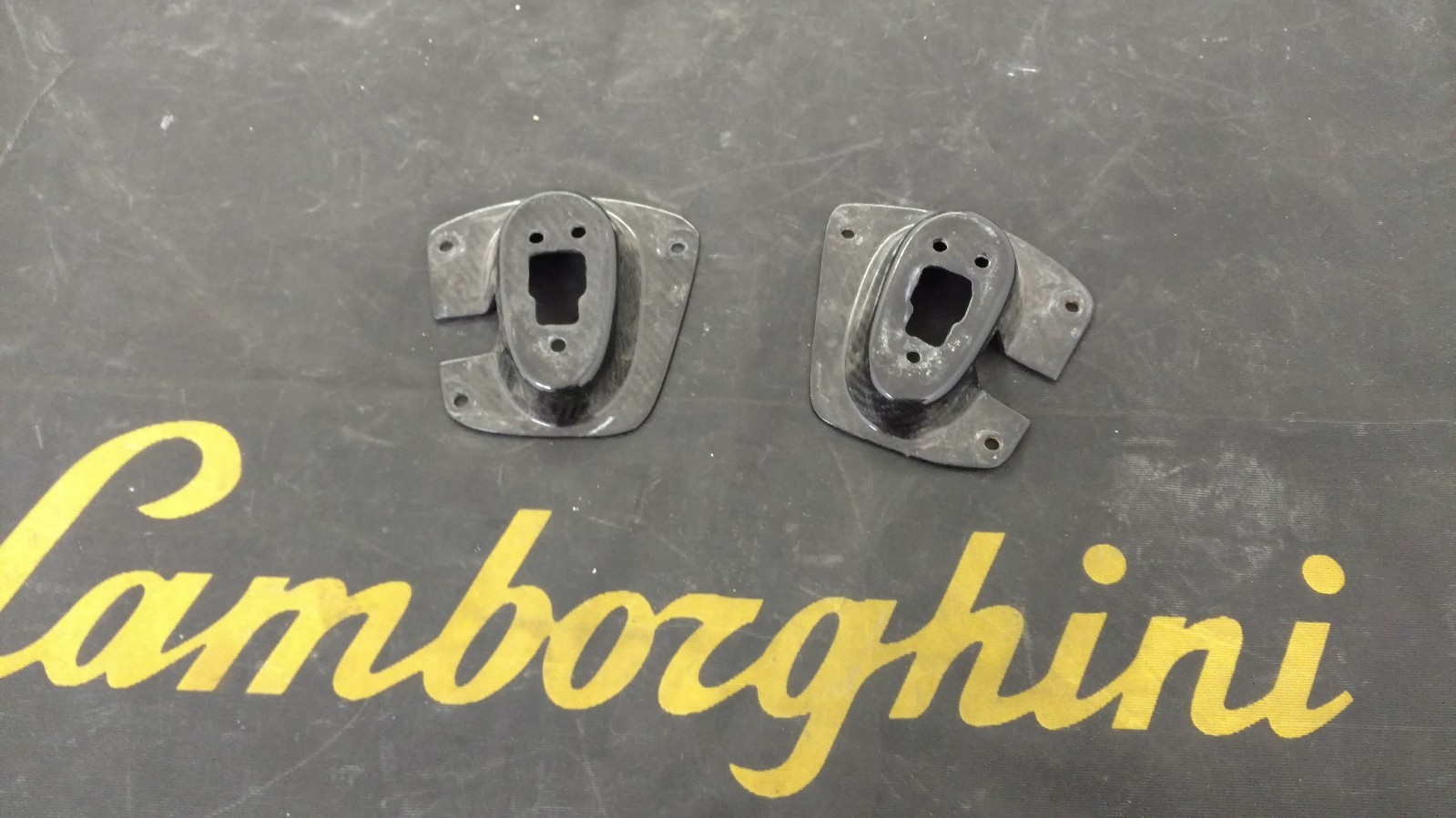 LAMBORGHINI GALLARDO LP560 LP570 CARBON REAR WING SPOILER MOUNTING BRACKET OEM