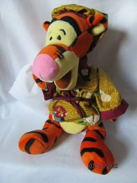 VINTAGE DISNEY STORE - 9"" CHINESE FENG SHUI TIGGER -  MINT CONDITION WITH TAGS